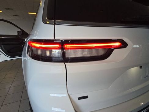 Used 2022 Jeep Grand Cherokee L Limited RWD image 29