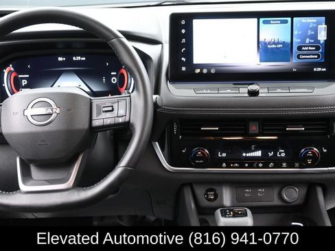 Used 2025 Nissan Rogue SL AWD/4WD image 14
