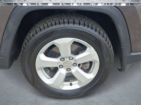 Used 2020 Jeep Compass Latitude w/ Cold Weather Group AWD/4WD image 10
