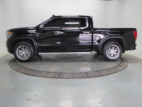 Used 2023 GMC Sierra 1500 Denali w/ Denali Reserve Package AWD/4WD image 4