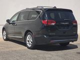 Used 2020 Chrysler Pacifica Limited image 3