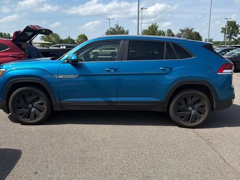 Used 2024 Volkswagen Atlas Cross Sport SE AWD/4WD image 2