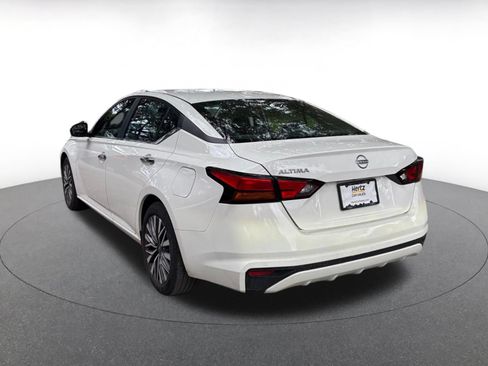 Used 2025 Nissan Altima 2.5 SV FWD image 8