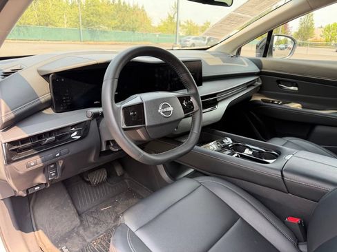 Used 2025 Nissan Murano SV AWD/4WD image 16