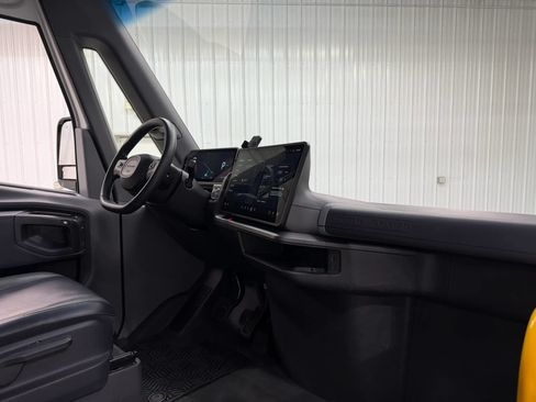 Used 2024 Rivian Delivery 500 FWD image 13