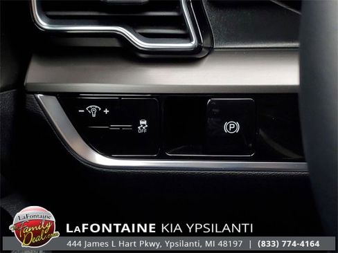 Certified 2025 Kia Sportage EX image 18
