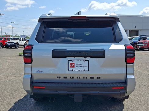 Used 2025 Toyota 4Runner SR5 AWD/4WD image 6