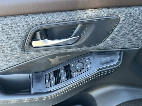 Certified 2023 Nissan Rogue SV image 23