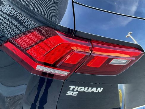 Used 2019 Volkswagen Tiguan SE w/ Panoramic Sunroof Package image 22