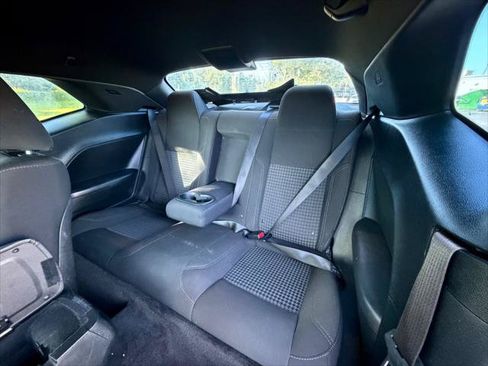 Used 2017 Dodge Challenger R/T w/ Driver Convenience Group RWD image 21