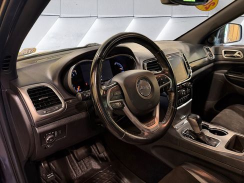Used 2020 Jeep Grand Cherokee Altitude AWD/4WD image 10