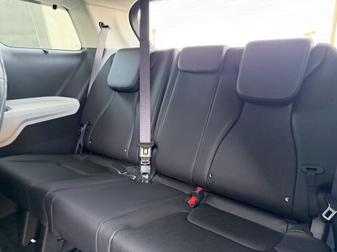 Used 2024 Kia Carnival EX image 38