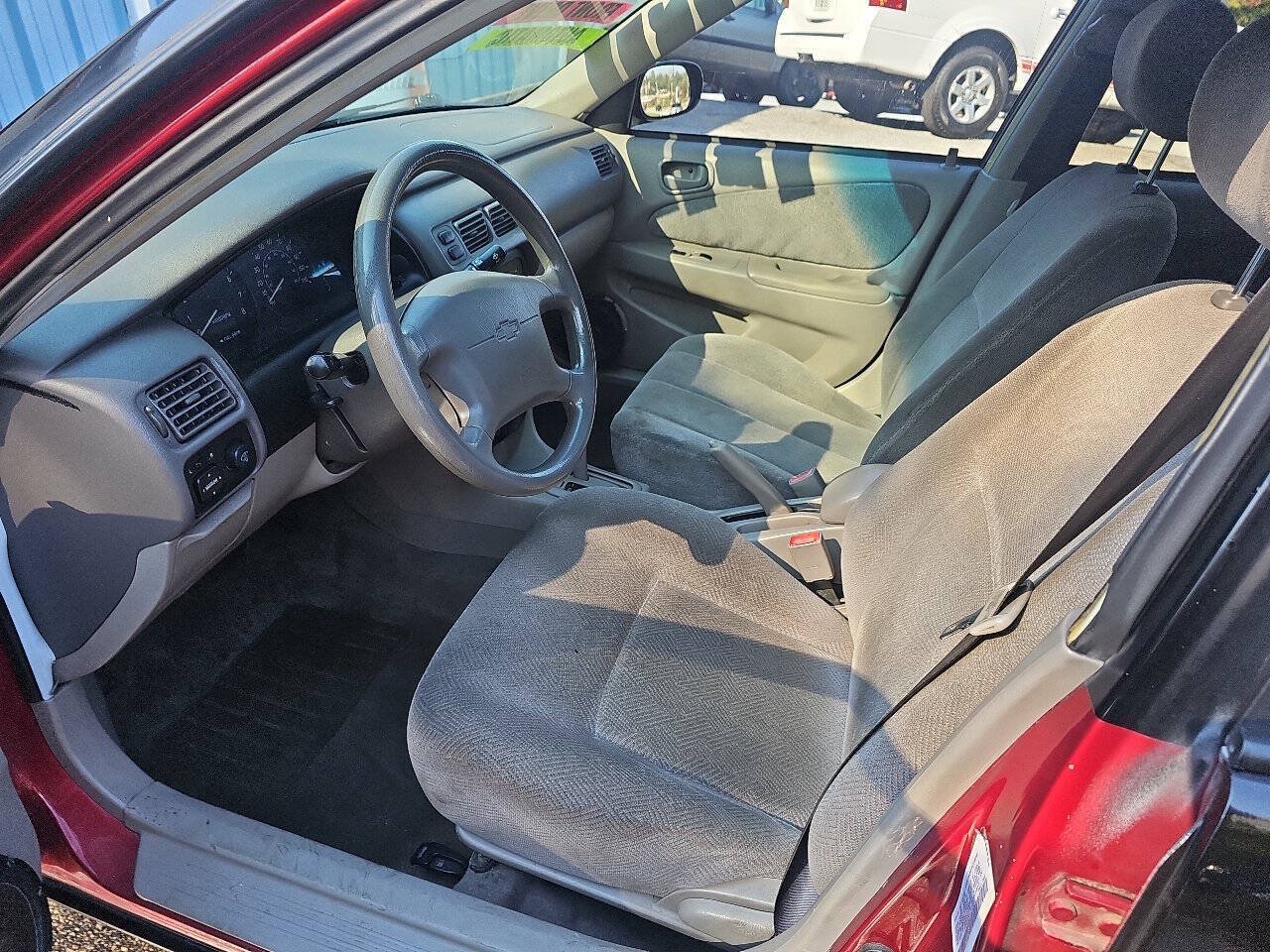 Used 2001 Chevrolet Prizm FWD image 11