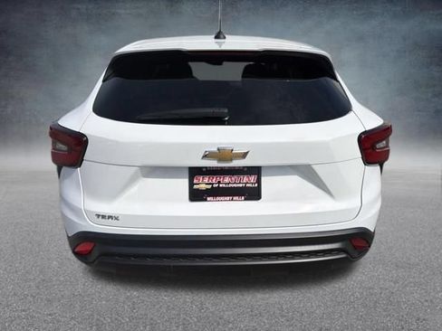 Used 2024 Chevrolet Trax LS FWD image 8