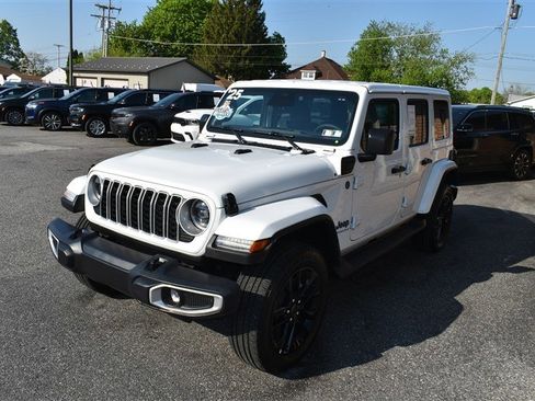 Used 2025 Jeep Wrangler Unlimited Sahara image 6