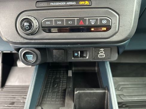 Used 2025 Ford Maverick Lariat AWD/4WD image 31