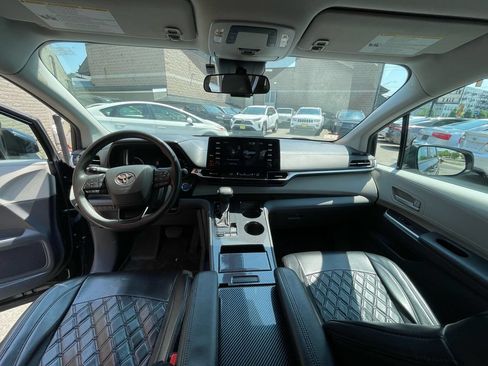 Used 2024 Toyota Sienna LE AWD/4WD image 13