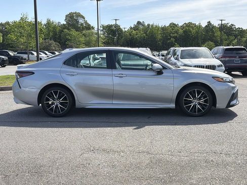 Used 2024 Toyota Camry SE FWD image 6