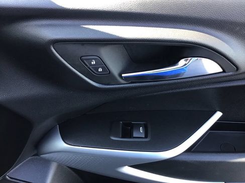 Used 2024 Chevrolet Trax LS w/ LS Convenience Package FWD image 12