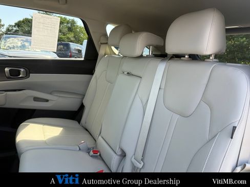 Used 2025 Kia Sorento S FWD image 21