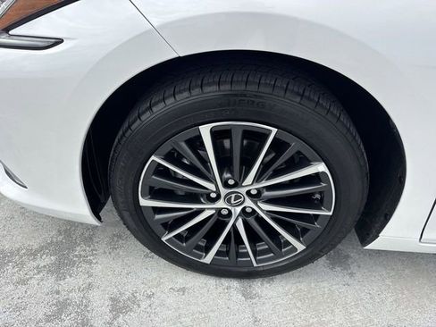 Certified 2025 Lexus ES 300h w/ Premium Package FWD image 10