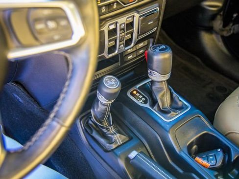 Used 2018 Jeep Wrangler Unlimited Sahara image 31