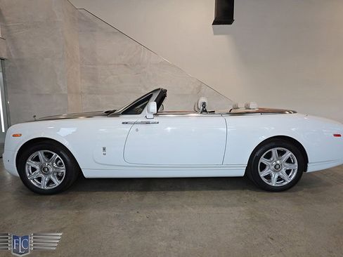 Used 2014 Rolls-Royce Phantom Drophead Coupe image 47