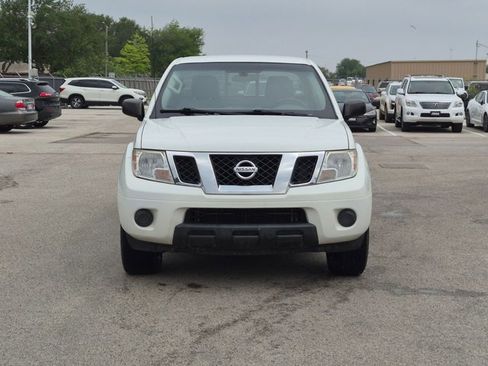 Used 2019 Nissan Frontier SV RWD image 2