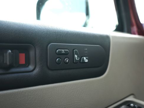 Used 2004 HUMMER H2 w/ Preferred Equipment Group AWD/4WD image 12