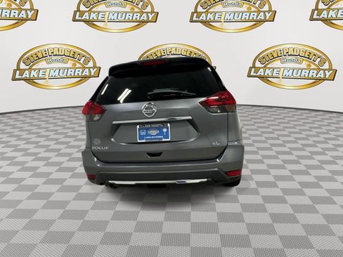 Used 2018 Nissan Rogue SL FWD image 2