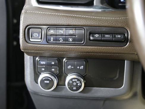 Certified 2023 GMC Yukon XL Denali image 30