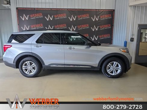 Used 2021 Ford Explorer XLT w/ Class III Trailer Tow Package AWD/4WD image 3