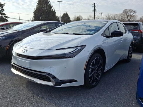 New 2026 Toyota Prius Plug-In Hybrid image 3