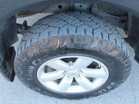 Used 2010 Nissan Titan SE RWD image 12