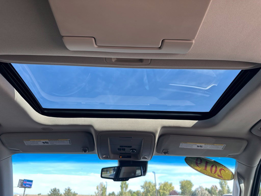 Used 2019 Chevrolet Suburban Premier AWD/4WD image 34