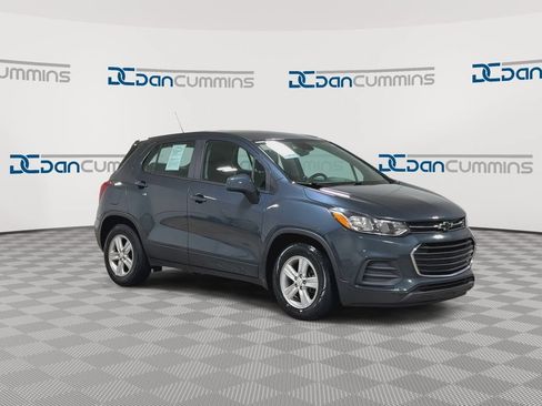 Used 2021 Chevrolet Trax LS FWD image 2