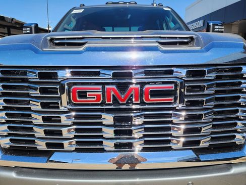 New 2026 GMC Sierra 2500 Denali w/ Denali Reserve Package AWD/4WD image 9