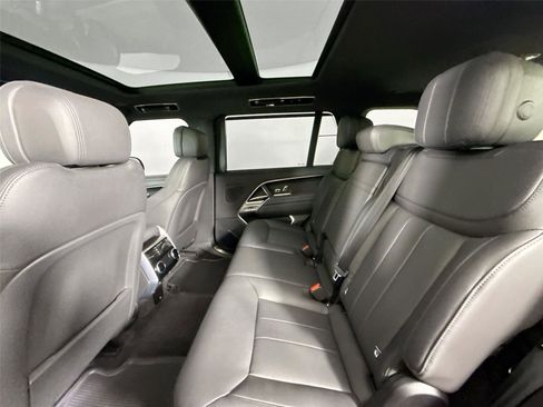 Used 2025 Land Rover Range Rover Long Wheelbase SE AWD/4WD image 33