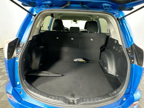 Used 2017 Toyota RAV4 LE FWD image 27