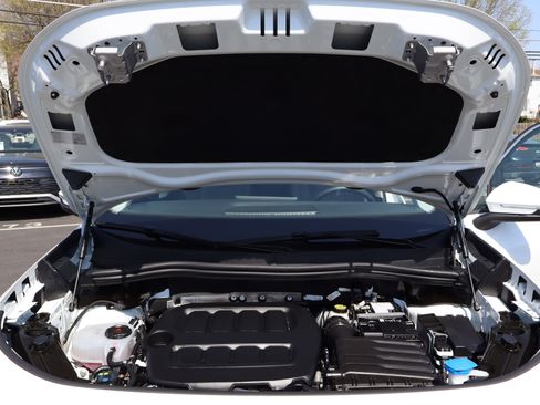 Used 2025 Volkswagen Tiguan SE image 10