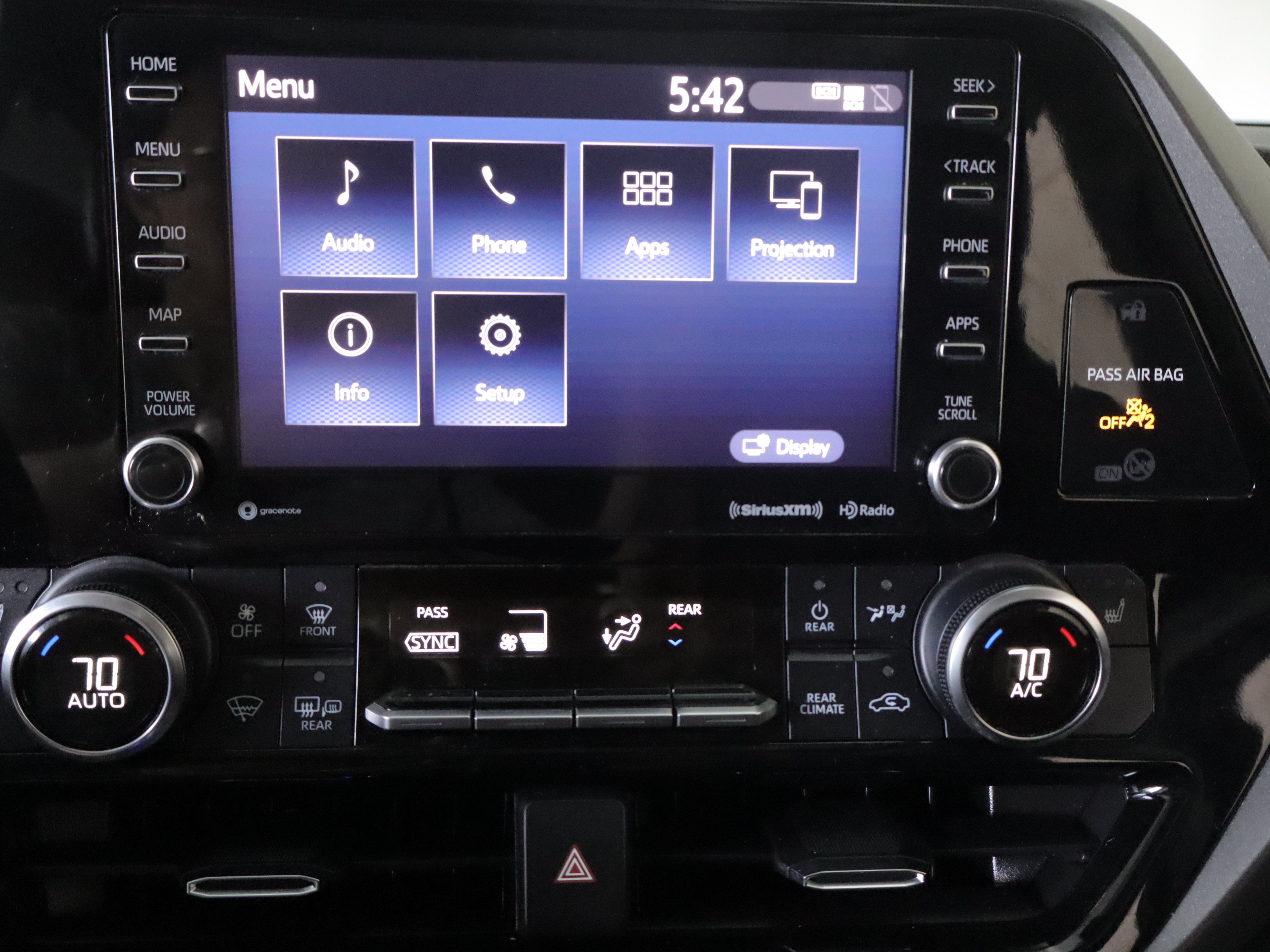 Used 2022 Toyota Highlander XLE AWD/4WD image 17