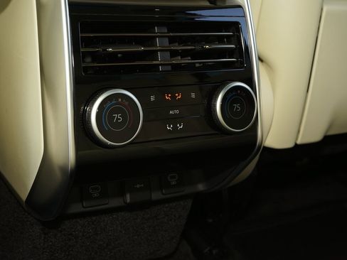 Used 2023 Land Rover Range Rover SE image 17