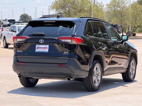 Used 2025 Toyota RAV4 XLE AWD/4WD image 8