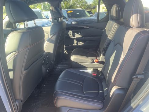 Used 2024 Honda Pilot TrailSport image 15
