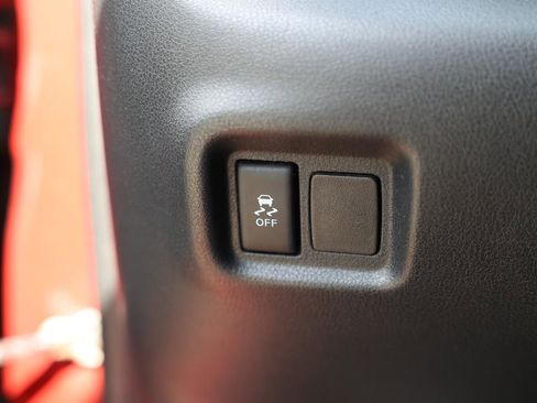 Used 2016 Nissan Versa SV image 38