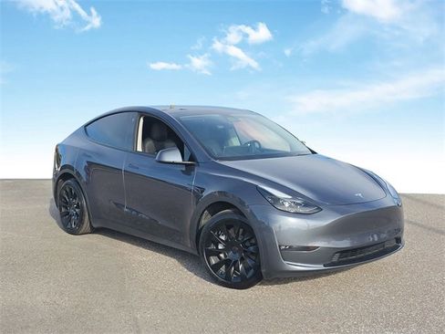 Used 2023 Tesla Model Y Long Range image 1