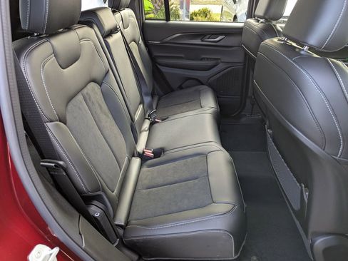 New 2025 Jeep Grand Cherokee Altitude RWD image 33