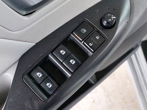 Used 2020 Toyota Sienna LE image 27