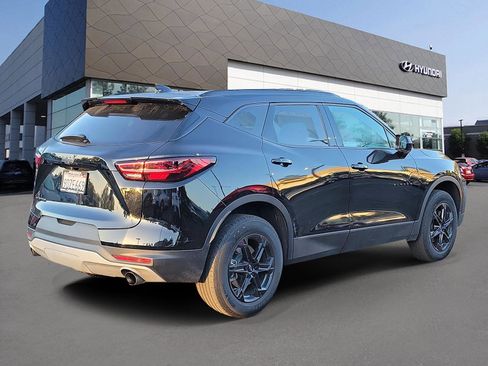 Used 2023 Chevrolet Blazer LT w/ Midnight/Sport Edition FWD image 2