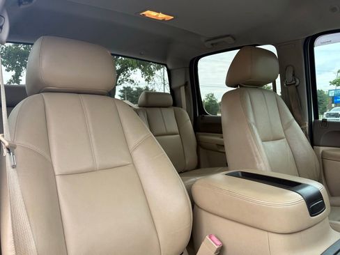 Used 2014 Chevrolet Silverado 2500 LT w/ Interior Plus Package AWD/4WD image 19